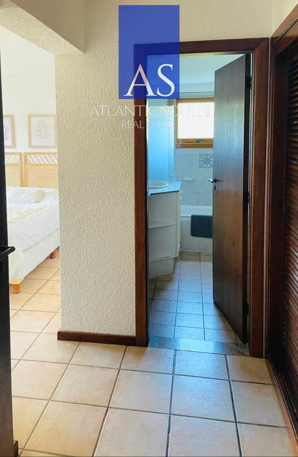 Apartamento ID.4052 - Apartamento amplio 3 dormitorios en Playa Brava garage piscina cerca del mar Punta del Este