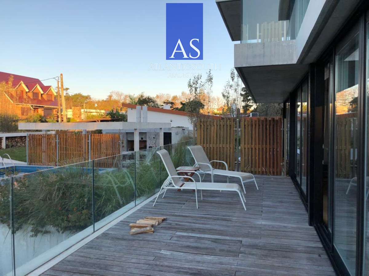 Apartamento ID.2939 - 2 Dormitorios, terraza y cochera frente al mar