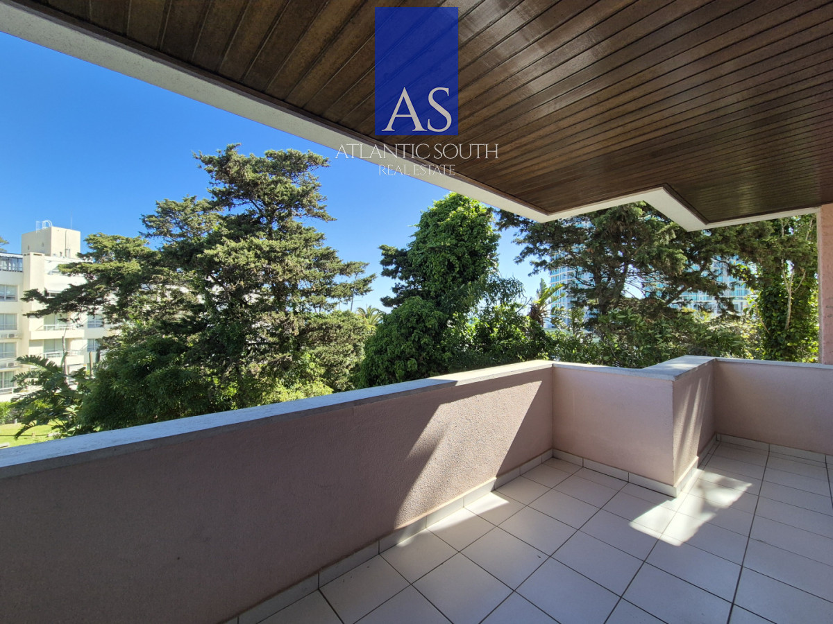 Apartamento ID.4458 - Apartamento venta 3 dormitorios tipo casa Playa Mansa Punta del Este