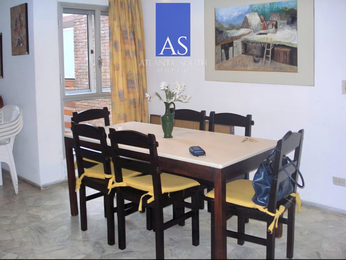 Apartamento ID.4381 - Apartamento frente al mar con vista 1 dormitorio semi reciclado terraza cochera primera linea Playa Mansa Punta del Este