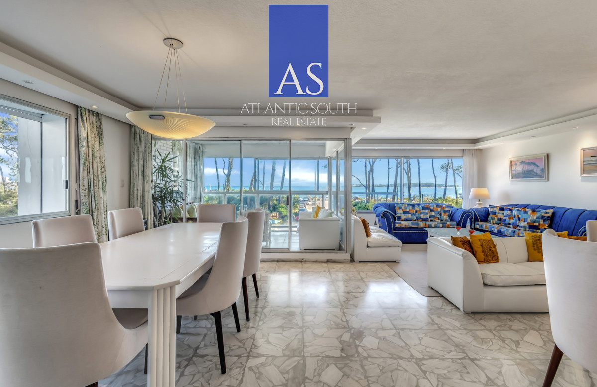 Apartamento ID.4844 - Planta de categoría 3 dormitorios + dependencia parrillero propio frente al mar Punta del Este 