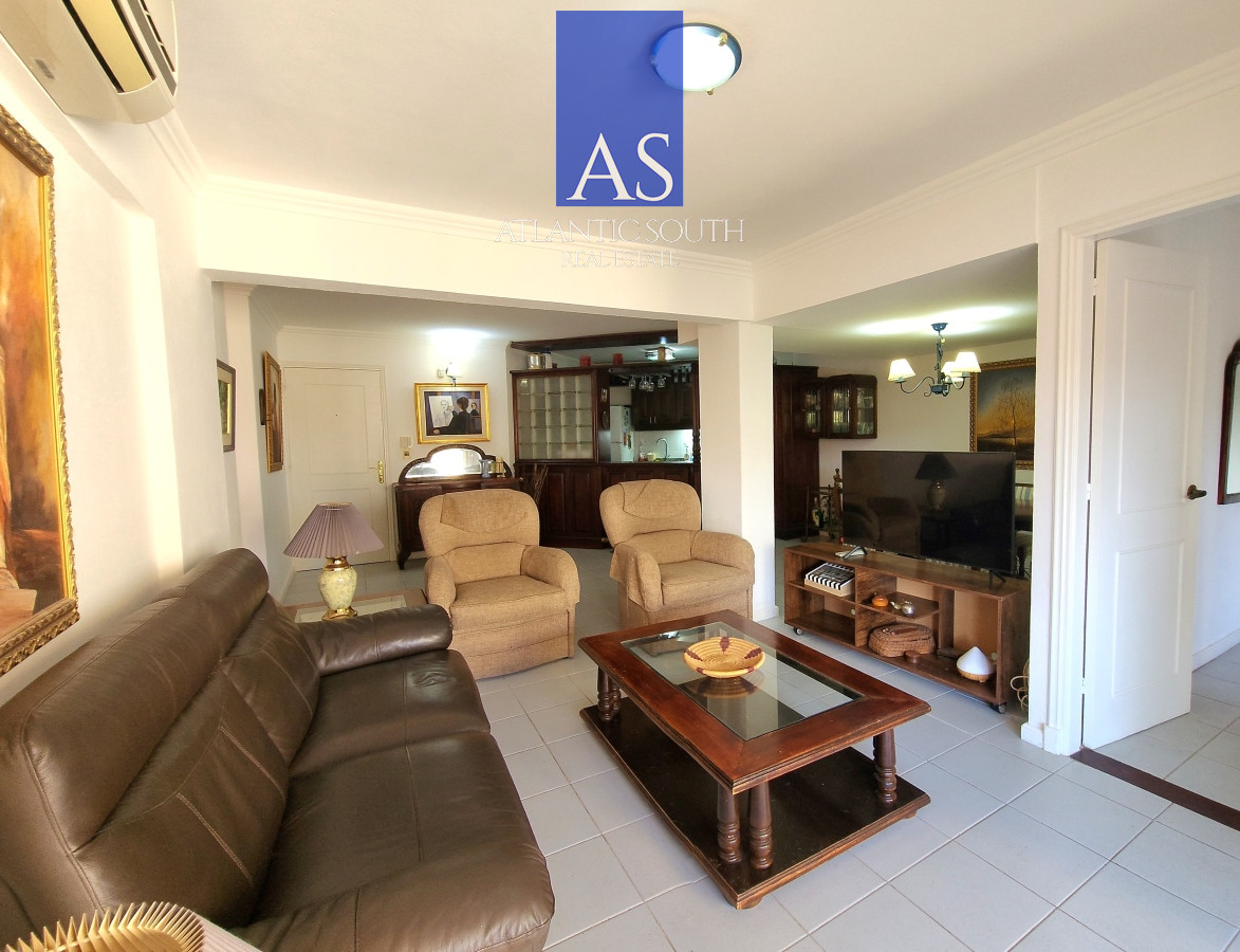 Apartamento ID.3505 - Apartamento 3 dormitorios primera linea frente al mar Playa Mansa Pinares con piscina y cochera