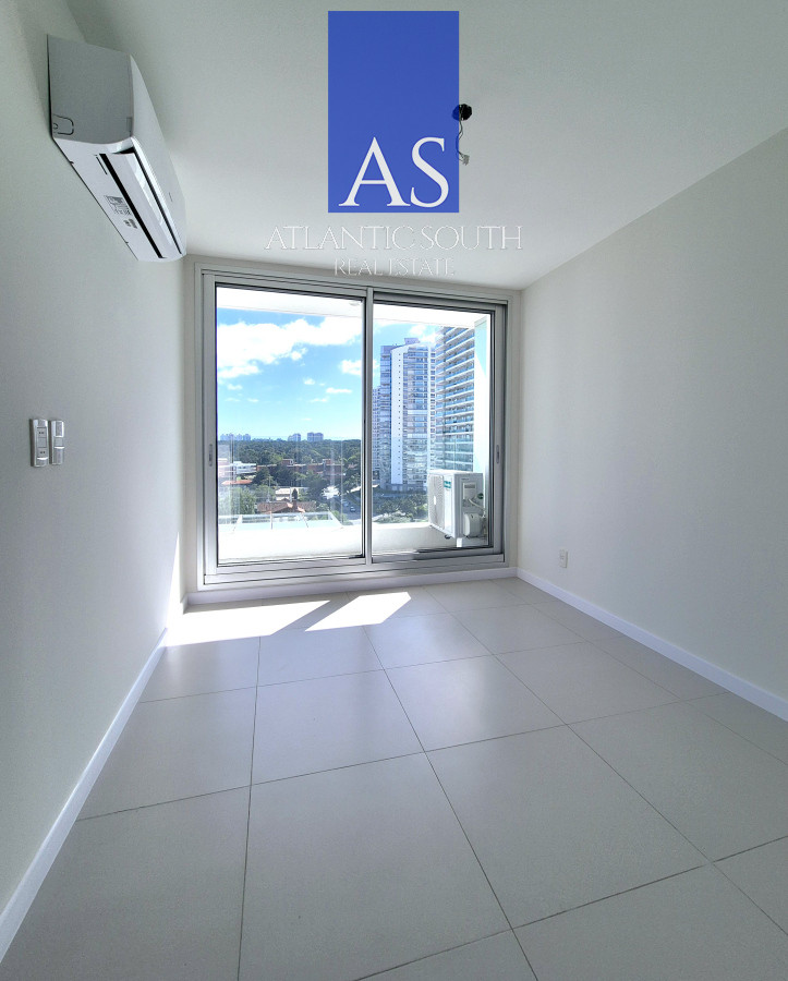 Apartamento ID.4082 - Apartamento a estrenar venta 1 dormitorio frente a metros del mar terraza garage Playa Mansa Punta del Este