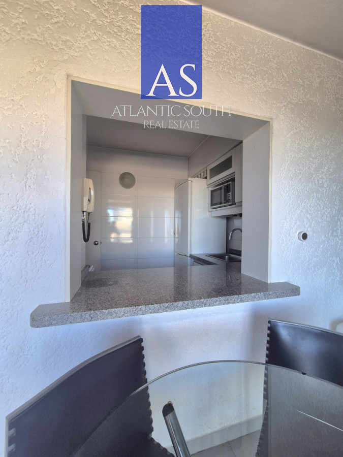 Apartamento ID.4562 - Oportunidad de 2 dormitorios con vista al mar y balcón Primera línea Playa Mansa 