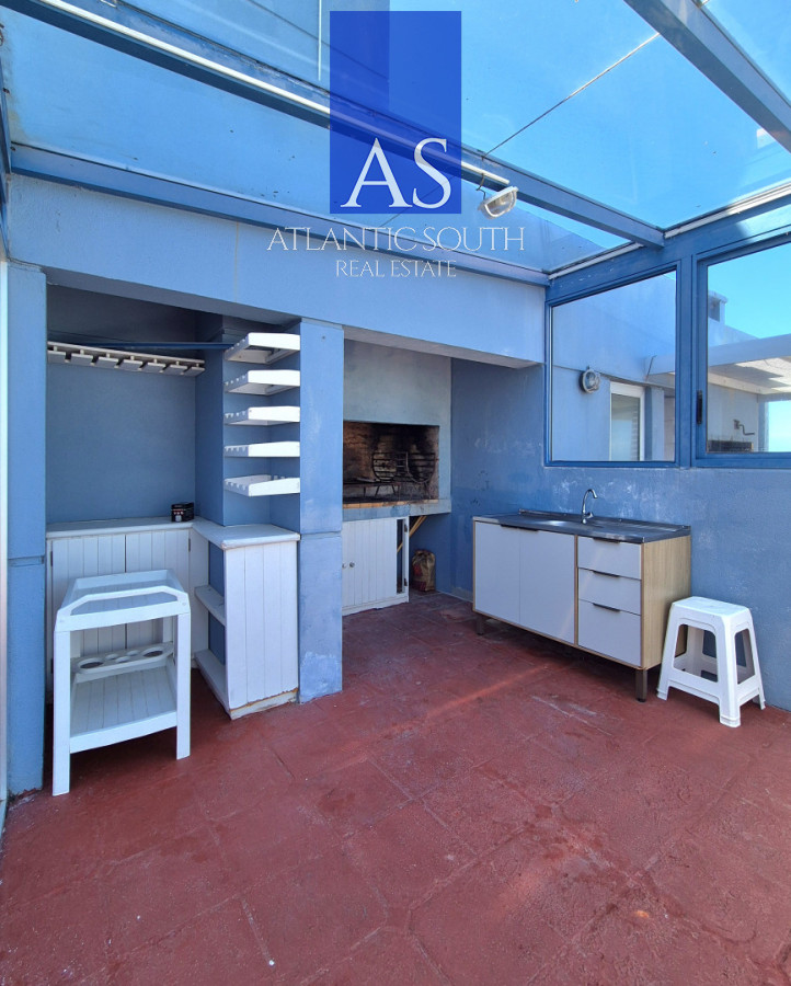 Apartamento ID.4565 - Oportunidad 3 dormitorios + servicio y gran terraza con parrillero propio en Playa Brava Punta del Este 