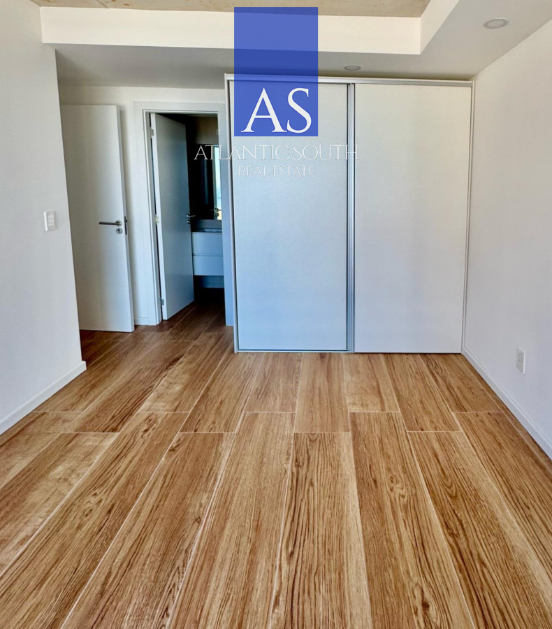 Apartamento ID.4024 - Apartamento de 2 dormitorios con vista al mar primera linea Playa Mansa 