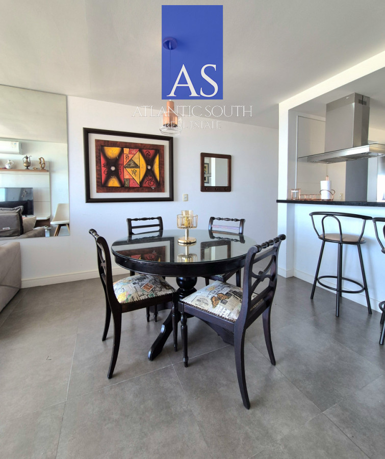 Apartamento ID.4455 - Penthouse apartamento 2 dormitorios frente al mar con azotea de uso exclusivo garage primera línea Playa Mansa Pinares Punta del Este