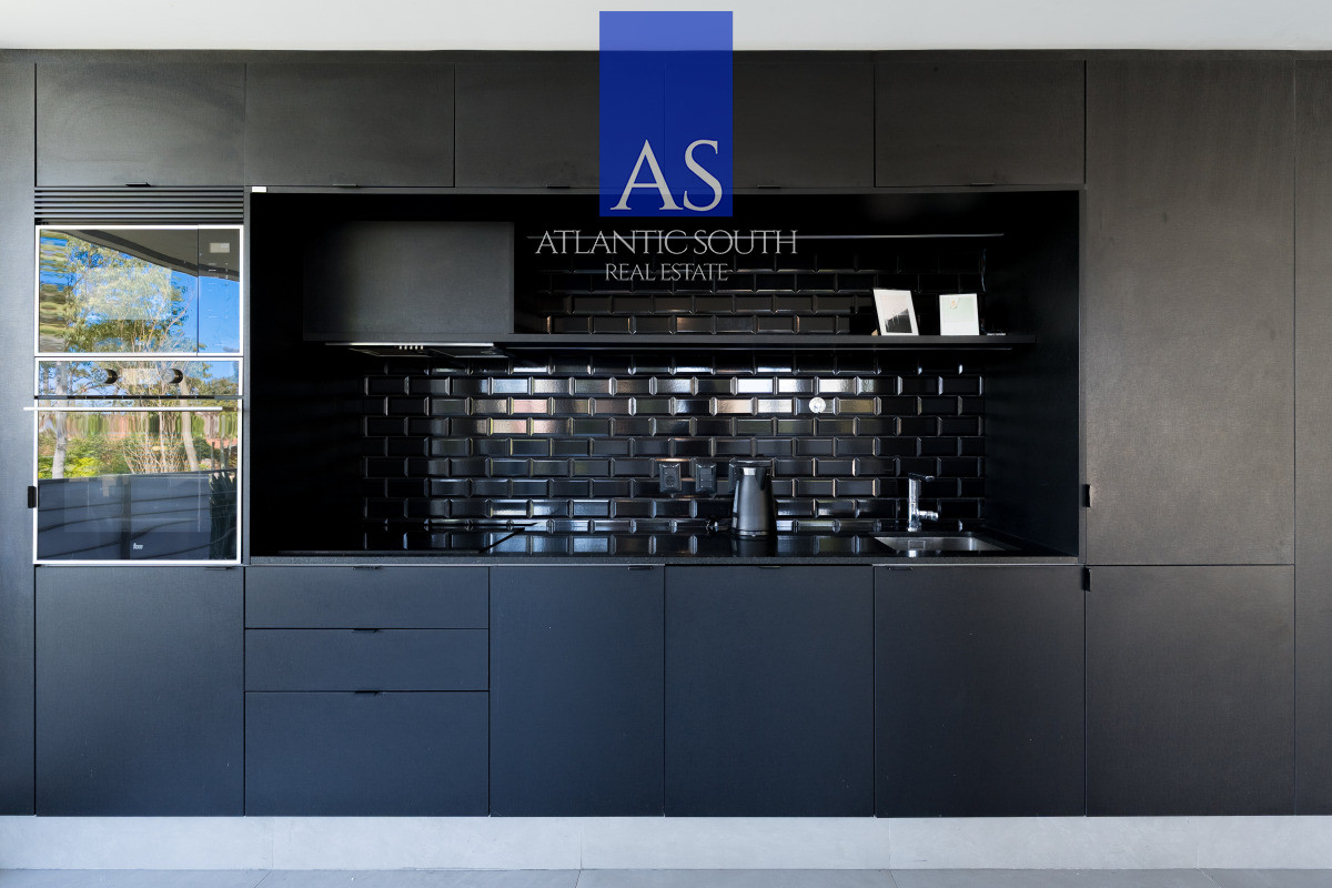 Apartamento ID.4411 - Planta de Categoría apartamento 3 dormitorios moderno con parrillero en Playa Mansa Punta del Este