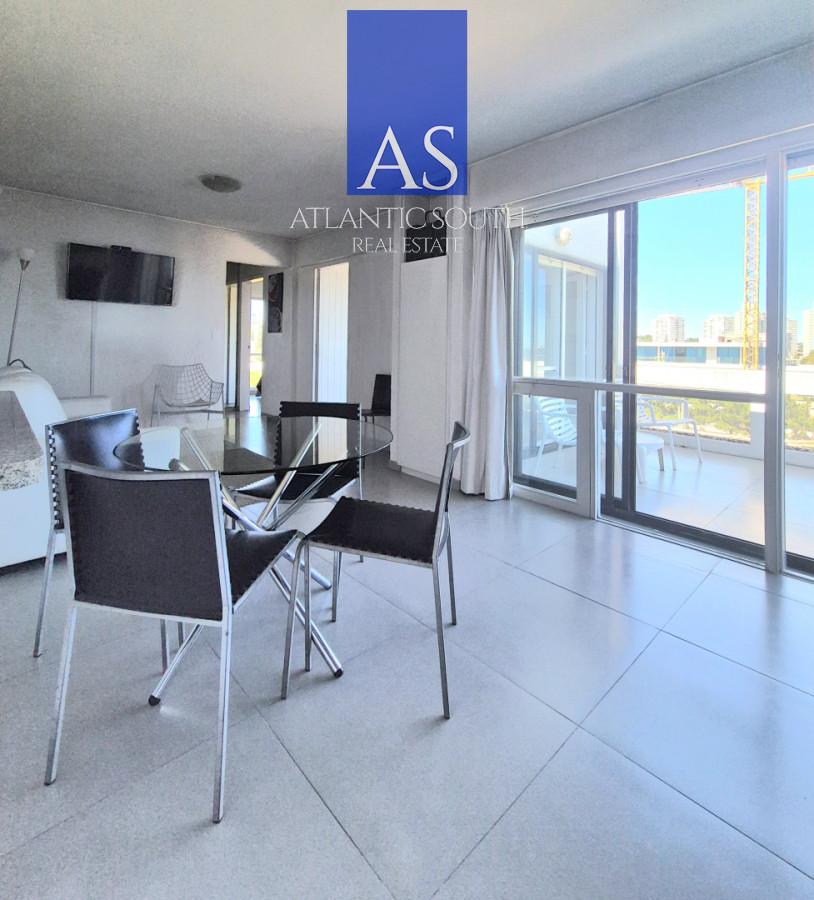 Apartamento ID.4562 - Oportunidad de 2 dormitorios con vista al mar y balcón Primera línea Playa Mansa 