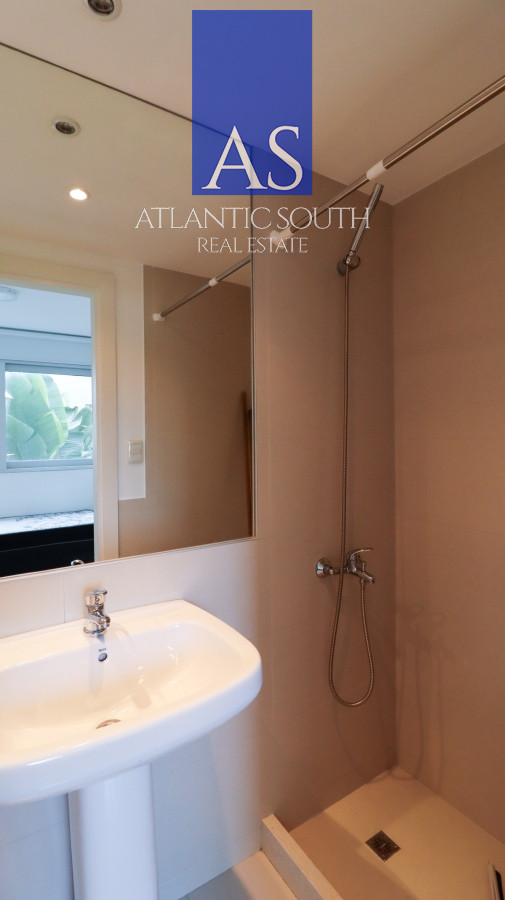 Apartamento ID.3719 - Apartamento moderno de categoría 3 dormitorios+dependencia completa en primera linea al mar en Playa Mansa Pinares Punta del Este