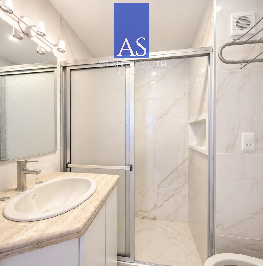 Apartamento ID.4418 - Apartamento 1 dormitorio en venta cercano al Mar terraza y cochera Playa Mansa Punta del Este