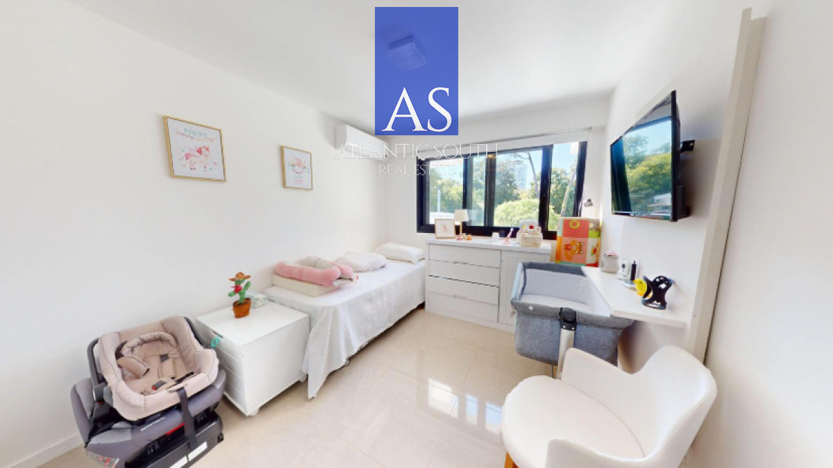 Apartamento ID.4483 - Apartamento 2 dormitorios moderno con terraza cochera piscina Playa Mansa Punta del Este