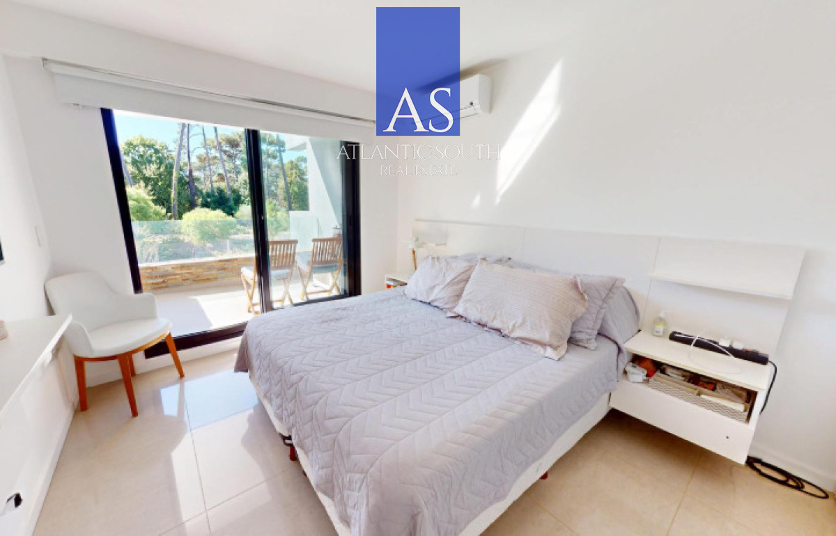 Apartamento ID.4483 - Apartamento 2 dormitorios moderno con terraza cochera piscina Playa Mansa Punta del Este