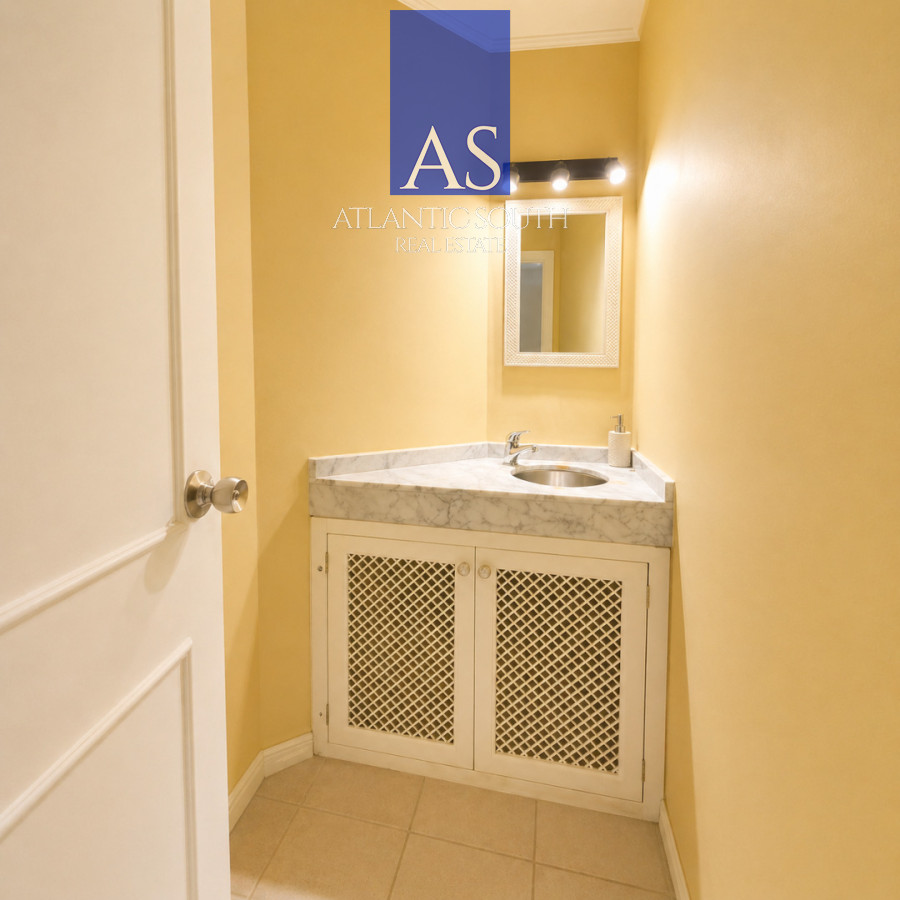 Apartamento ID.4736 - Apartamento de 3 Dormitorios con Vista Parcial al Mar en Playa Mansa - Pinares