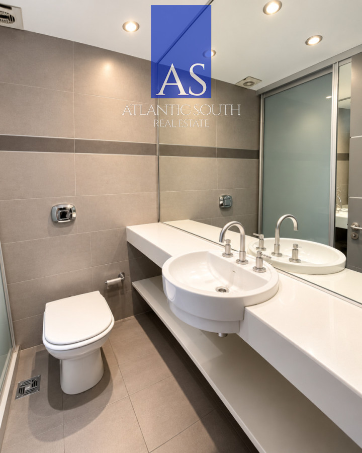Apartamento ID.5202 - Apartamento en venta en playa mansa, Punta del Este
