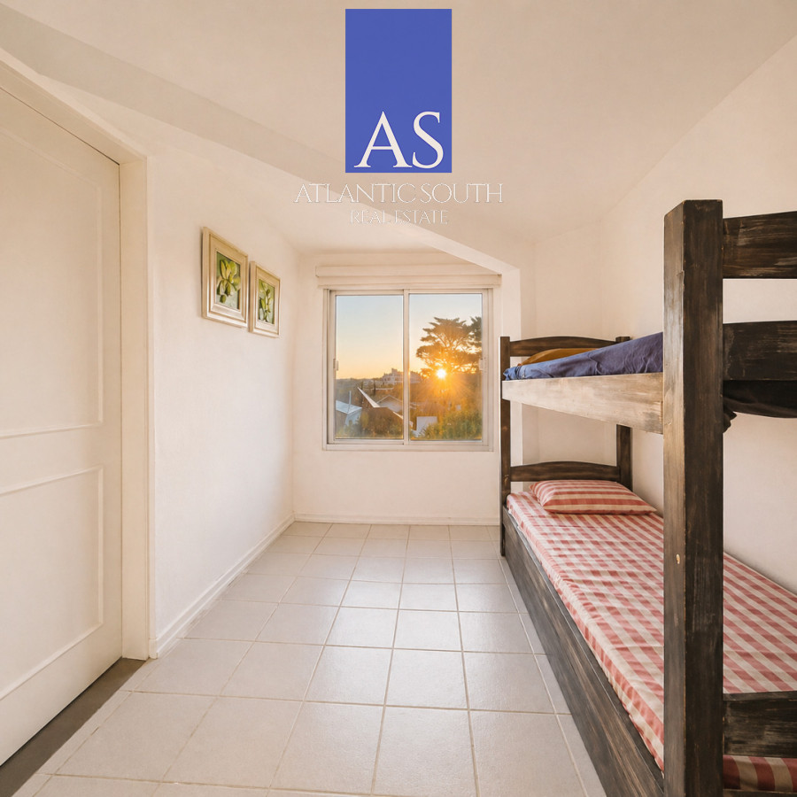 Apartamento ID.4736 - Apartamento de 3 Dormitorios con Vista Parcial al Mar en Playa Mansa - Pinares