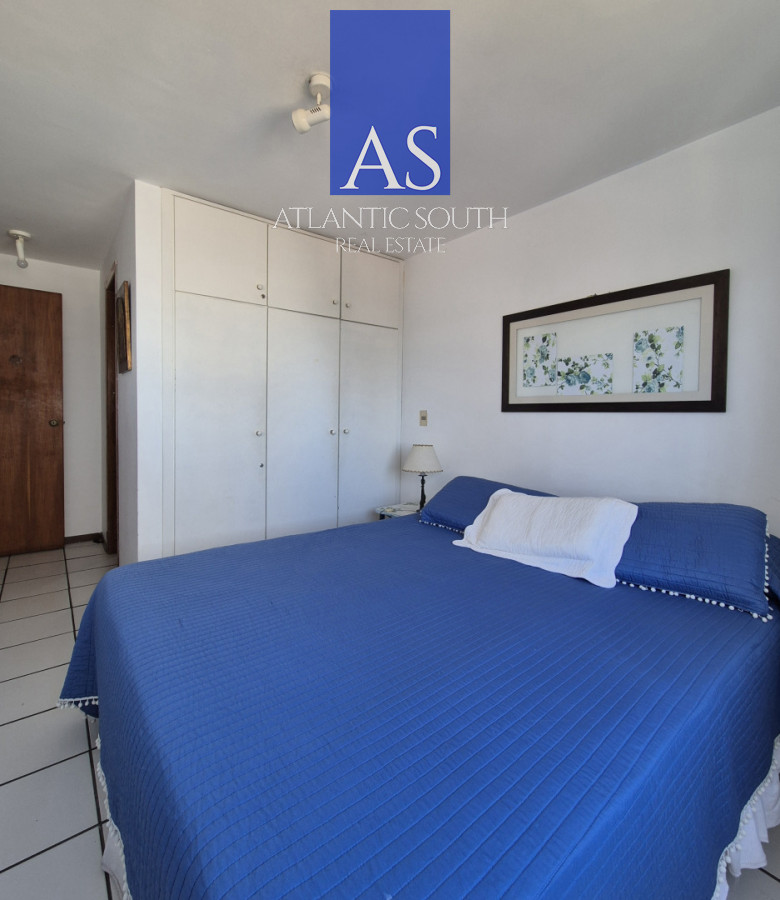 Apartamento ID.4437 - Apartamento 2 dormitorios terraza y garage piso alto con vista al mar a metros de la playa en Playa Mansa Punta del Este