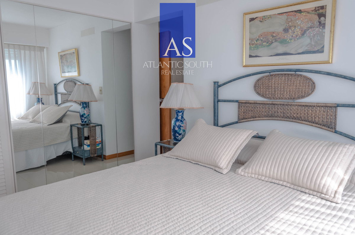 Apartamento ID.4142 - Apartamento de 2 dormitorios con vista al mar Punta del Este 