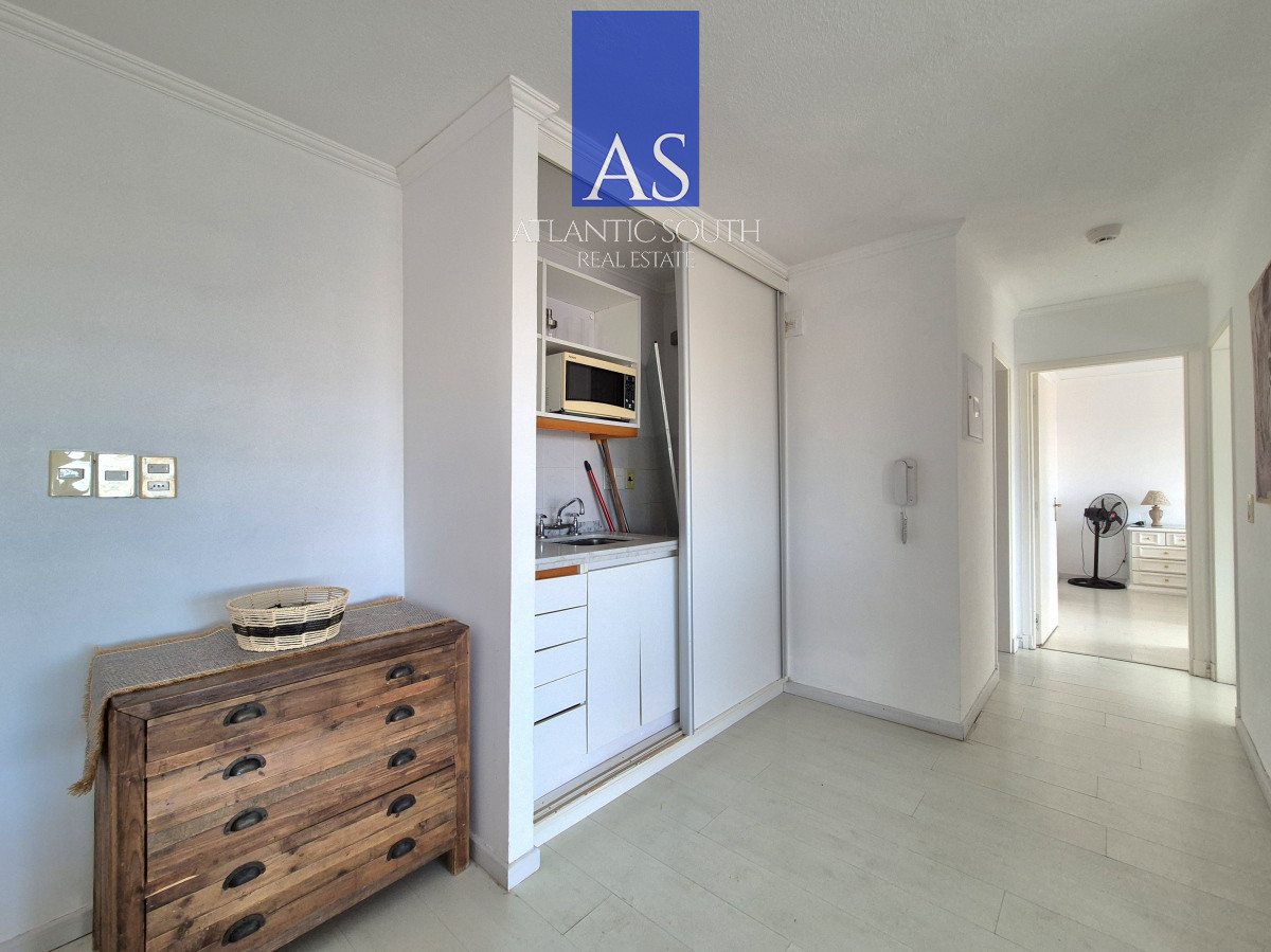 Apartamento ID.2968 - Oportunidad apartamento semi-reciclado 3 dormitorios 2 baños garage Península Punta del Este Duplex-Penthouse 