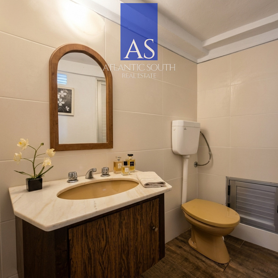 Apartamento ID.4635 - Apartamento reciclado frente al mar Playa Mansa 3 dormitorios terraza con barbacoa uso exclusivo y vista el mar Punta del Este