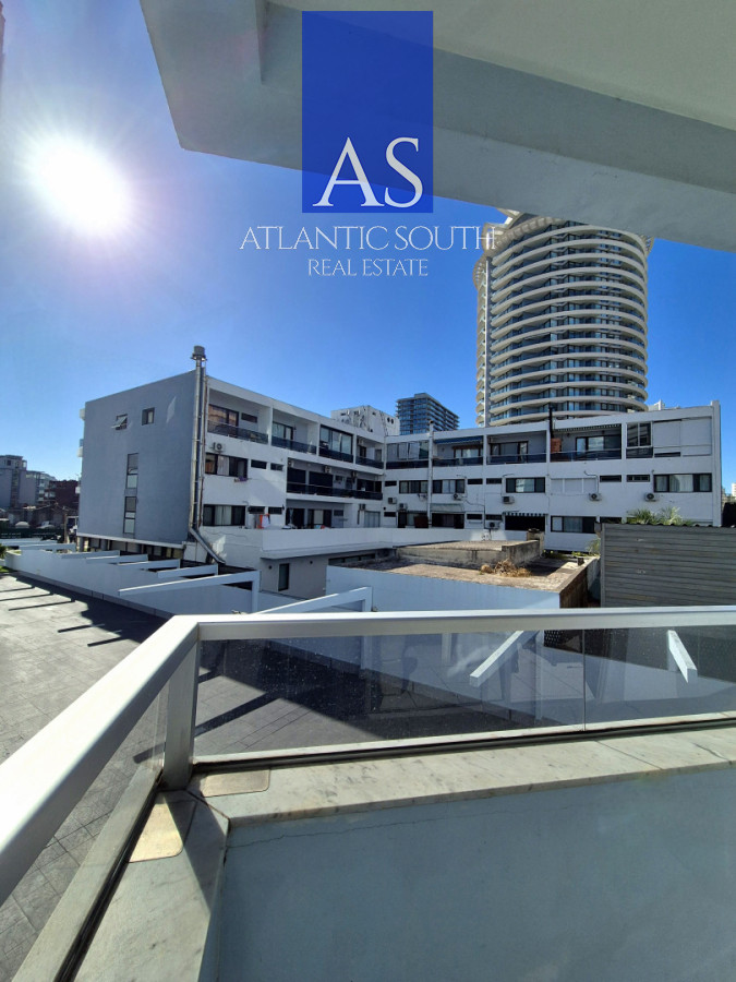 Apartamento ID.4830 - Apartamento de 1 dormitorio terraza cochera cerca del mar Mansa Brava Punta del Este