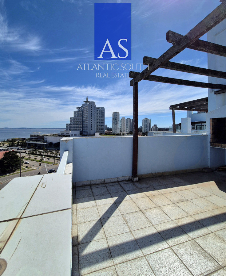 Apartamento ID.4422 - Penthouse 2 dormitorios con vista al mar garage Playa Mansa y Brava Punta del Este