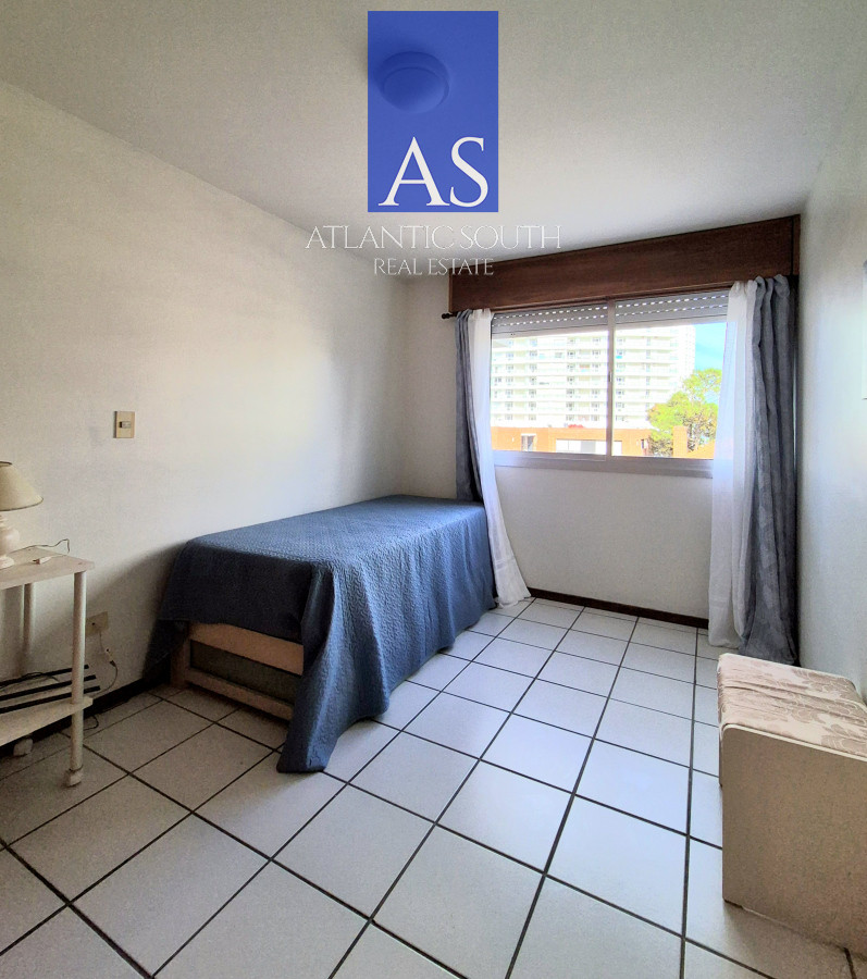 Apartamento ID.4066 - Apartamento 2 dormitorios terraza cochera a sólo 100mts del mar en Playa Mansa Punta del Este