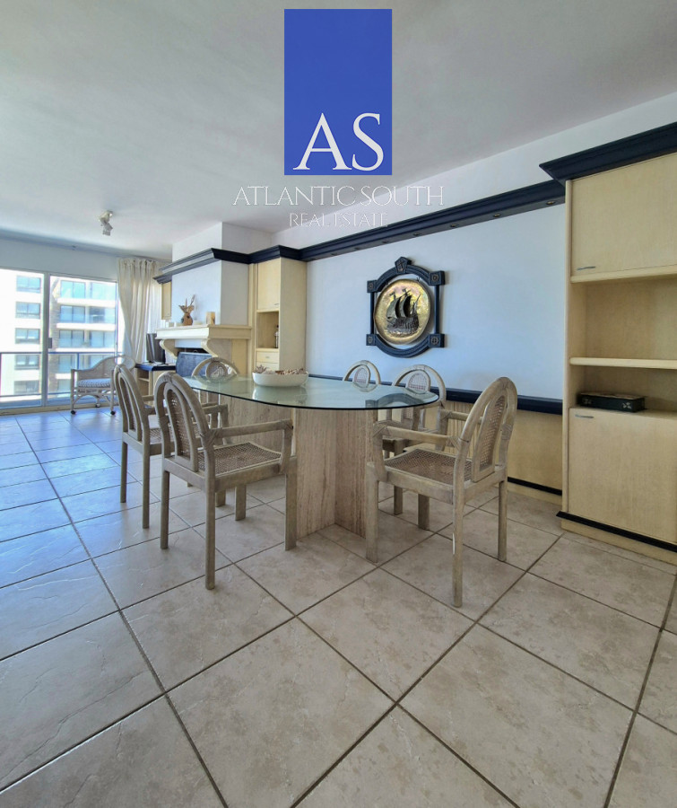 Apartamento ID.4565 - Oportunidad 3 dormitorios + servicio y gran terraza con parrillero propio en Playa Brava Punta del Este 