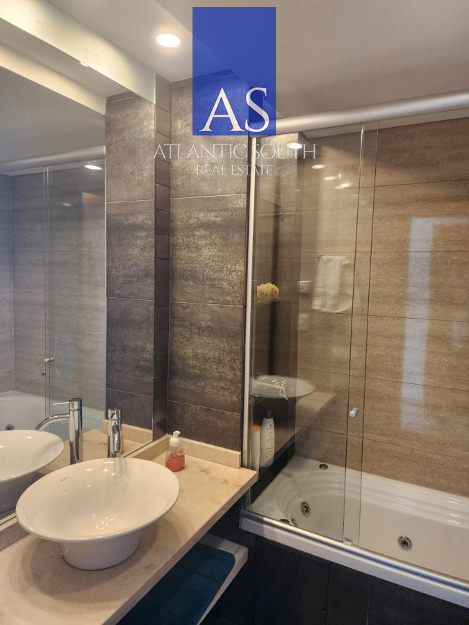 Apartamento ID.4277 - Apartamento de 2 dormitorios con parrillero propio y servicios en Playa Mansa 