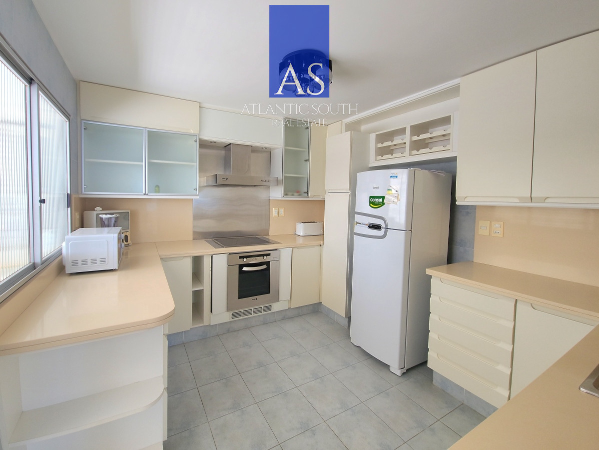 Apartamento ID.3787 - Apartamento en venta 3 domritorios y dependencia con hermosa vista Playa Mansa