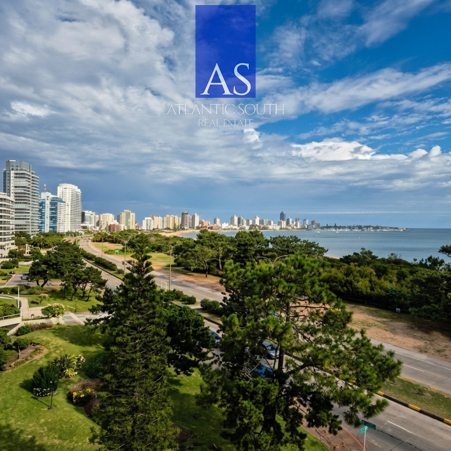 Apartamento ID.4635 - Apartamento reciclado frente al mar Playa Mansa 3 dormitorios terraza con barbacoa uso exclusivo y vista el mar Punta del Este