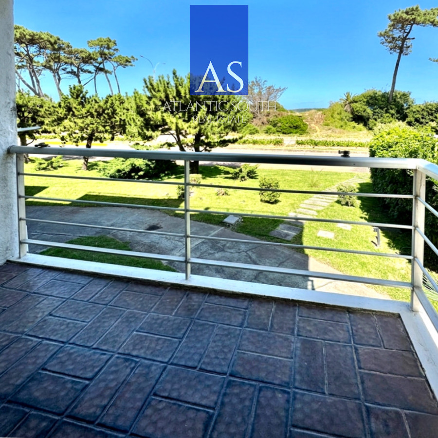 Apartamento ID.4546 - Oportunidad 2 dormitorios con terraza primera línea Playa Mansa 