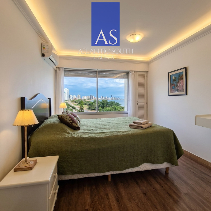 Apartamento ID.4635 - Apartamento reciclado frente al mar Playa Mansa 3 dormitorios terraza con barbacoa uso exclusivo y vista el mar Punta del Este