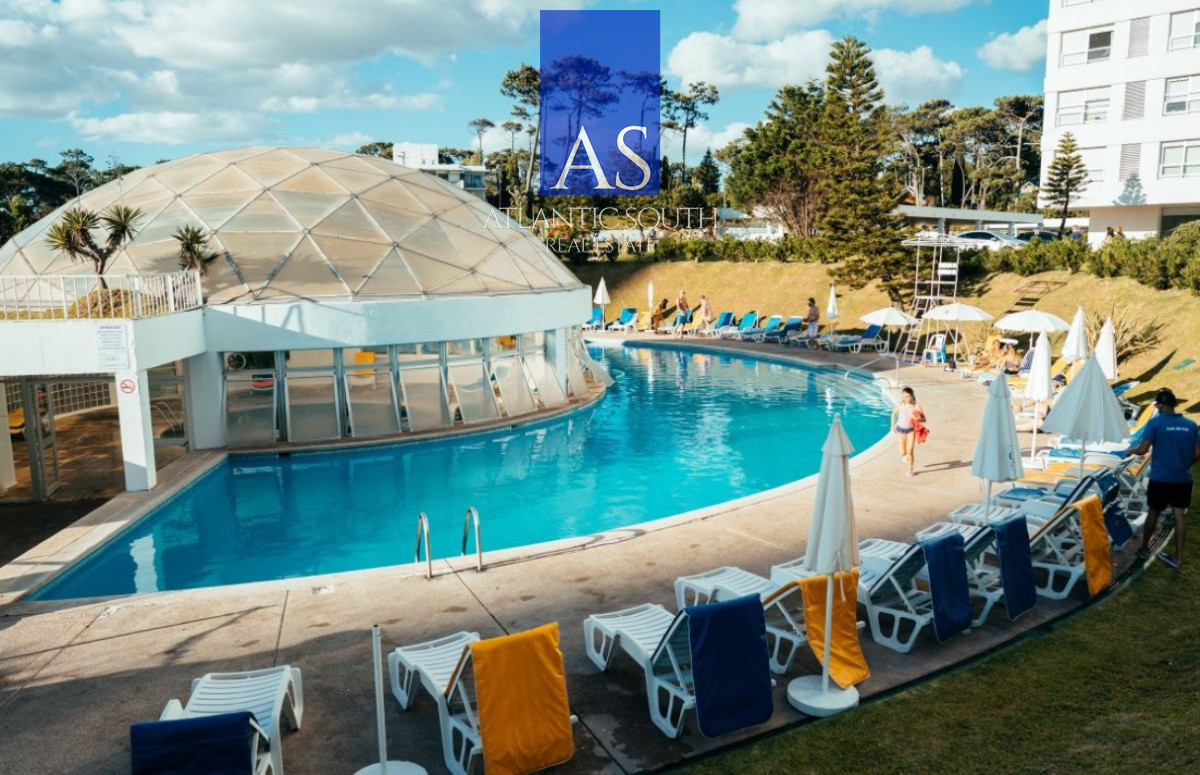 Apartamento ID.4270 - Apartamento de 3 dormitorios con servicios frente al mar en Playa Mansa 