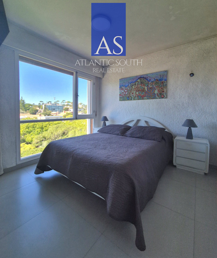 Apartamento ID.4562 - Oportunidad de 2 dormitorios con vista al mar y balcón Primera línea Playa Mansa 