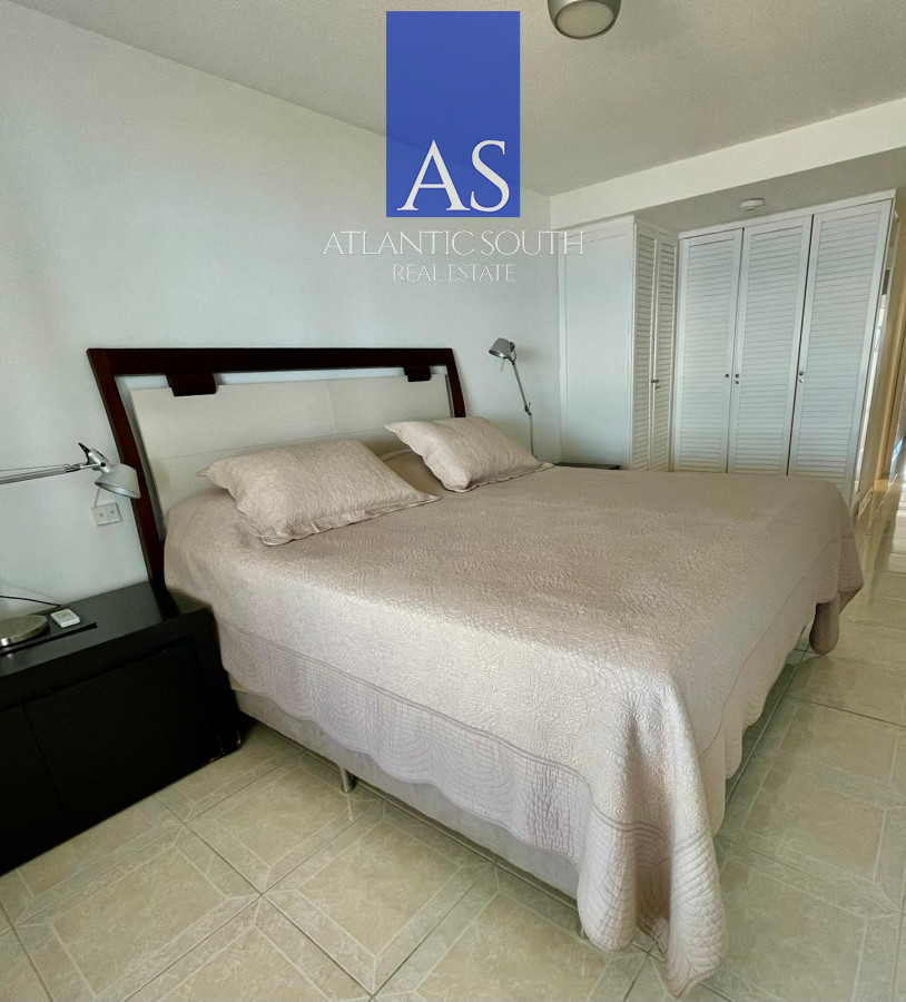 Apartamento ID.4315 - Apartamento de 4 dormitorios con parrillero en primera linea Playa Mansa