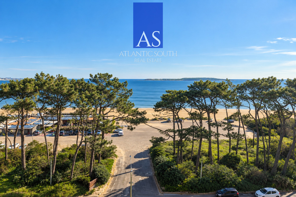 Apartamento ID.5124 - Planta de categoría 3 dormitorios+servicio frente al mar Playa Mansa Punta del Este