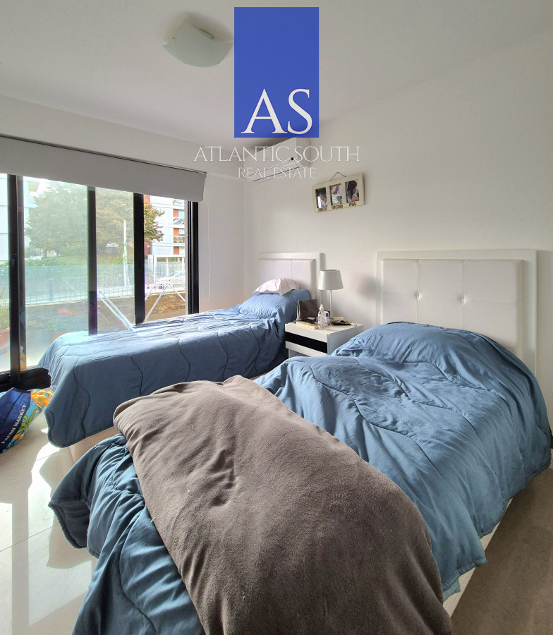 Apartamento ID.4125 - Oportunidad Apartamento 2 dormitorios moderno gran terraza cochera piscina Playa Mansa Punta del Este