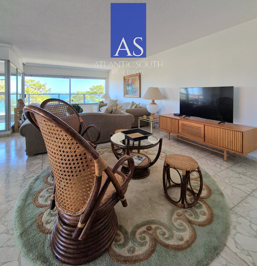 Apartamento ID.4078 - Planta de categoría 3 dormitorios + dependencia completa parrillero propio frente al mar parada 7 Playa Mansa Edificio Imarangatú