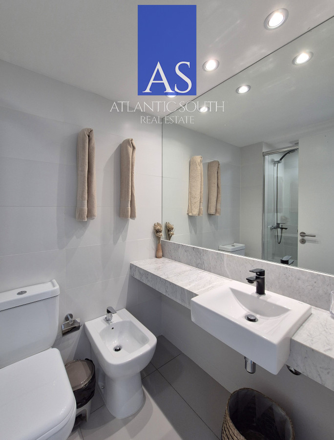 Apartamento ID.3942 - Apartamento a estrenar amoblado piso alto 1 dormitorio frente a Enjoy vista al mar terraza y garage Playa Mansa Punta del Este