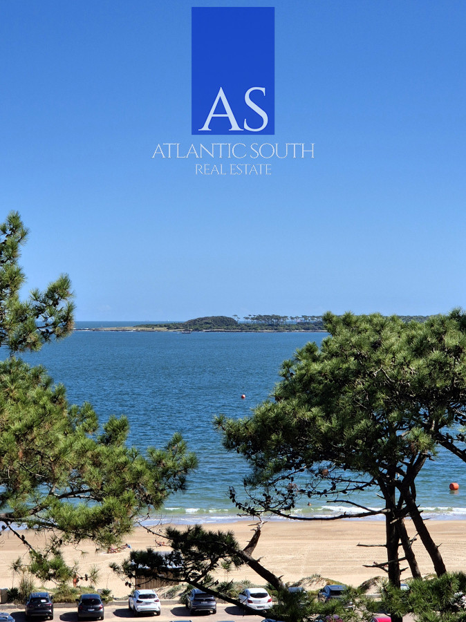 Apartamento ID.4078 - Planta de categoría 3 dormitorios + dependencia completa parrillero propio frente al mar parada 7 Playa Mansa Edificio Imarangatú