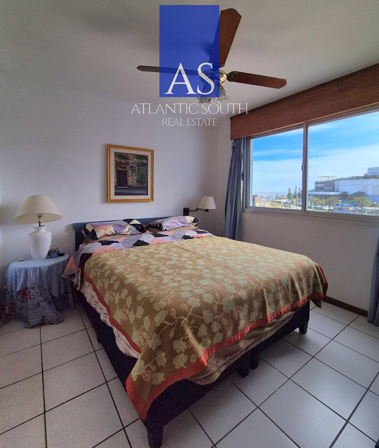 Apartamento ID.4417 - Apartamento 1 dormitorio en venta vista parcial al Mar terraza y cochera Playa Mansa Punta del Este