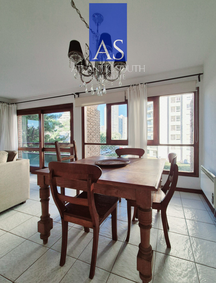 Apartamento ID.3041 - Apartamento 2 dormitorios parrillero propio estufa a leña terraza cochera excelente zona Punta del Este