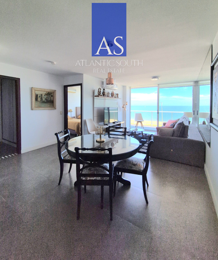 Apartamento ID.4455 - Penthouse apartamento 2 dormitorios frente al mar con azotea de uso exclusivo garage primera línea Playa Mansa Pinares Punta del Este