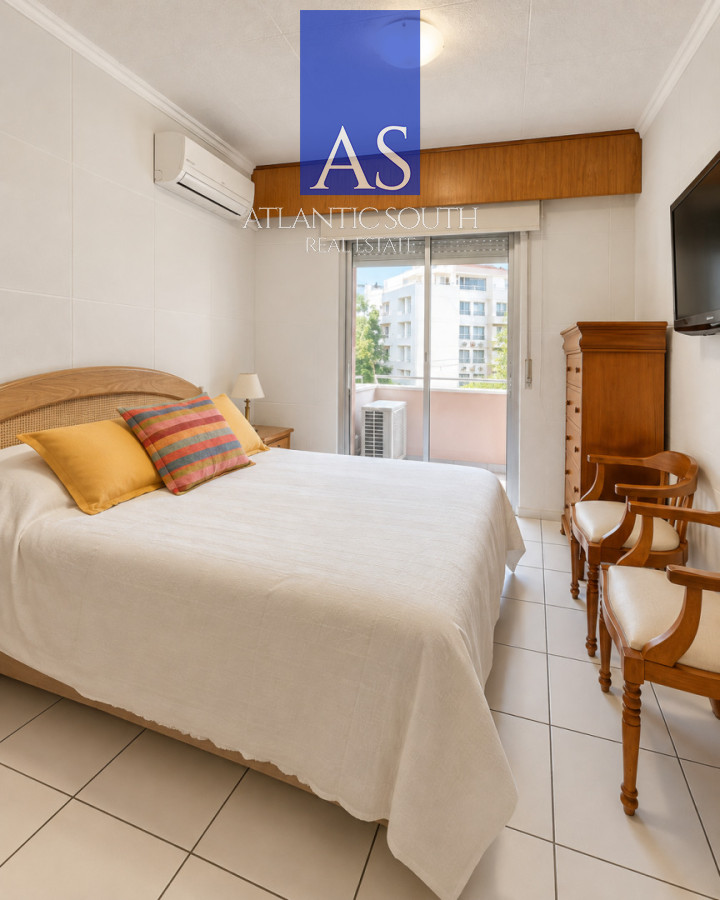 Apartamento ID.5136 - Apartamento 3 dormitorios con garage en Playa Mansa a 150 metros del mar