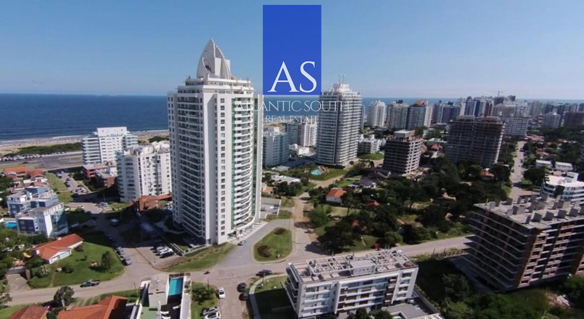 Apartamento ID.5009 - Apartamento de 2 dormitorios con vista y garage en Playa Brava, Punta del Este