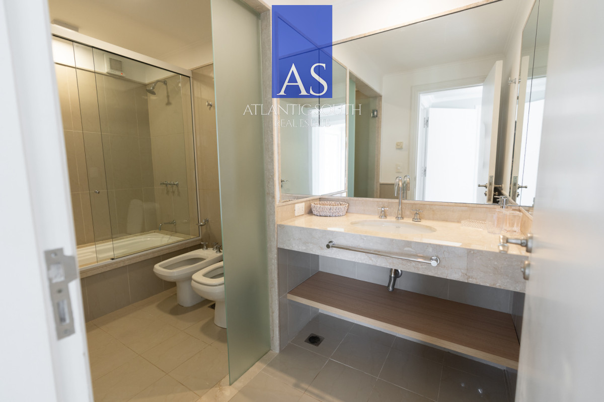 Apartamento ID.5184 - Apartamento de 2 dormitorios en complejo privado Playa Mansa 