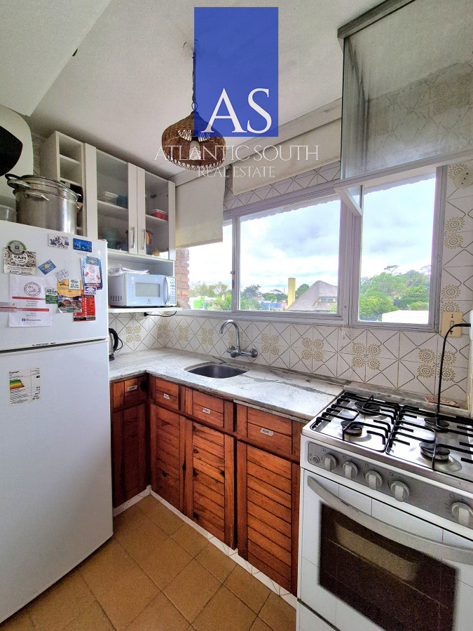 Apartamento ID.3695 - Alquiler anual  2 dormitorios terraza cochera primera linea Playa Mansa