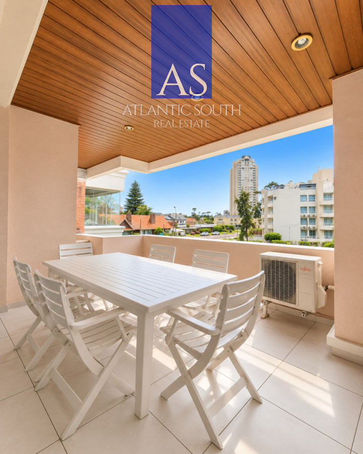 Apartamento ID.5136 - Apartamento 3 dormitorios con garage en Playa Mansa a 150 metros del mar