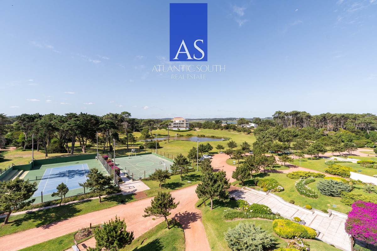Apartamento ID.4135 - Apartamento 4 dormitorios frente al mar Playa Mansa , Punta del Este 